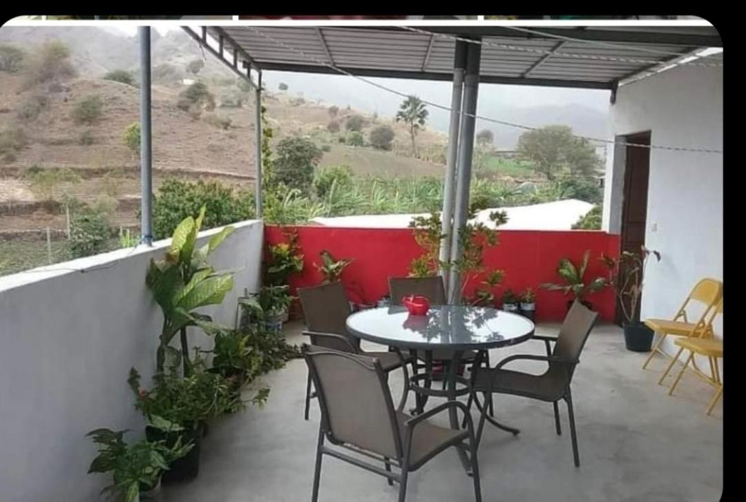 Pensao Simao & Julia Bed & Breakfast Orgaos Exterior photo