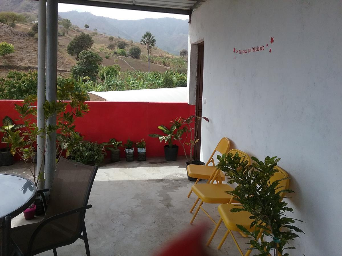Pensao Simao & Julia Bed & Breakfast Orgaos Exterior photo